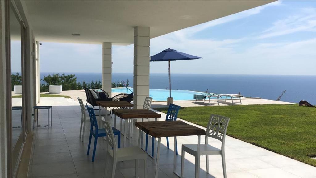 Luxury Villa Blue&Blanc Piscina A Sfioro Isola Diamante Exterior foto